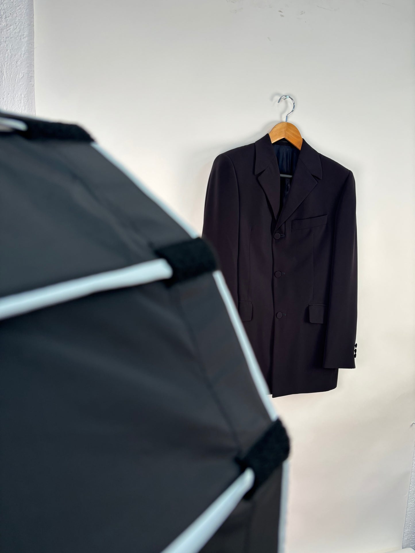 Blazer azul oscuro con botones forrados
